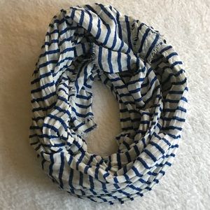 ANN TAYLOR SCARVE 🧣